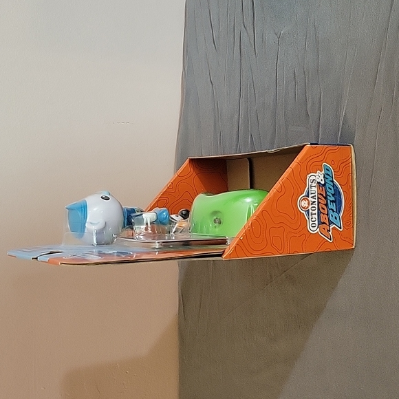 Octonauts ABOVE and BEYOND Captain Barnacles Adventure Pack 3" Action Figure NEW - Picture 3 of 6